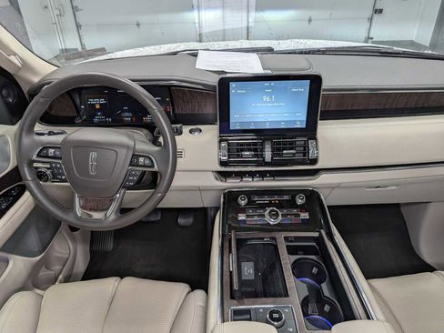 Used 2020 Lincoln Navigator Reserve w/ Luxury Package image 20