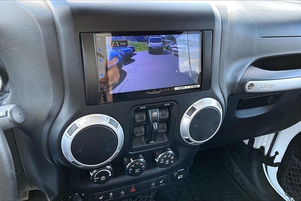 Used 2014 Jeep Wrangler Unlimited Sahara w/ Connectivity Group AWD/4WD image 14