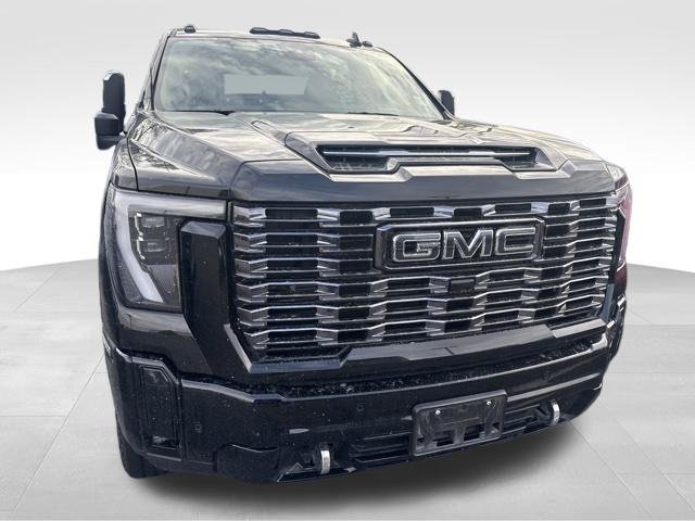 Used 2025 GMC Sierra 2500 Denali Ultimate AWD/4WD image 5