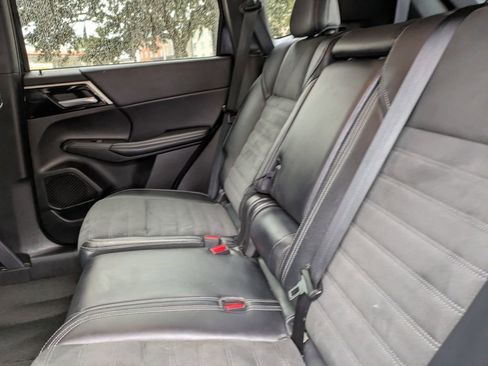 Used 2024 Mitsubishi Outlander SE image 14