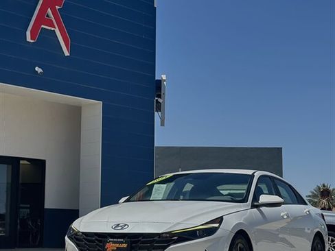 Used 2021 Hyundai Elantra SEL image 1