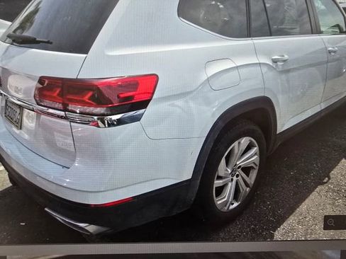 Used 2023 Volkswagen Atlas SE w/ Panoramic Sunroof Package image 2