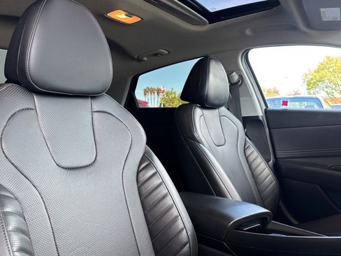 Used 2023 Hyundai Elantra Limited image 31