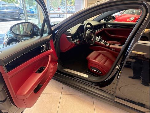 Used 2021 Porsche Panamera image 12