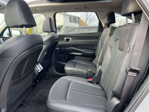 Used 2025 Kia Sorento SX image 11