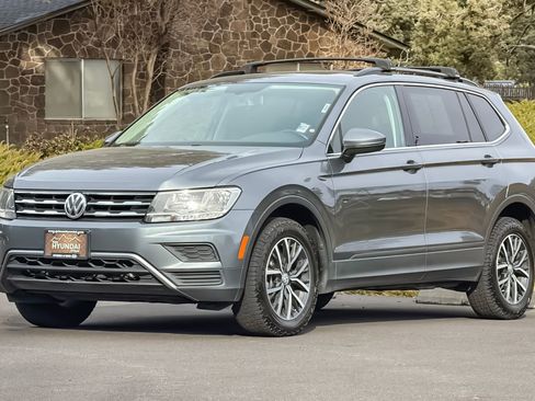 Used 2019 Volkswagen Tiguan SE w/ Panoramic Sunroof Package image 9