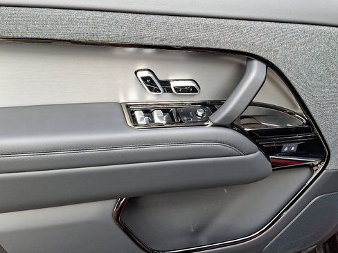 New 2025 Land Rover Range Rover Sport SE image 10