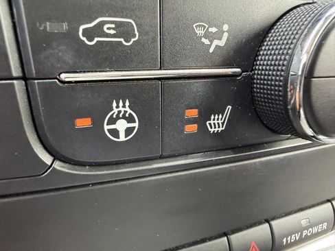 Used 2015 Chrysler Town & Country Touring-L w/ Driver Convenience Group FWD image 31