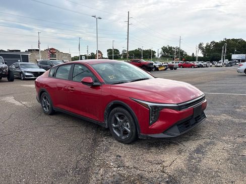 Used 2025 Kia K4 FWD image 1