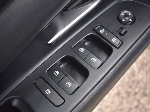 Used 2025 Hyundai Elantra SEL FWD image 18