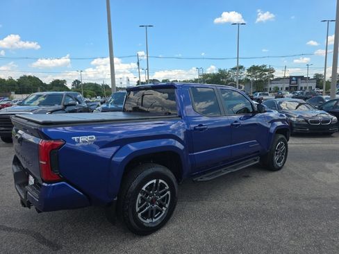 Used 2024 Toyota Tacoma TRD Sport w/ TRD Sport Upgrade Package AWD/4WD image 5