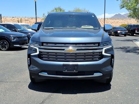 Used 2021 Chevrolet Suburban Premier w/ Premium Package AWD/4WD image 2