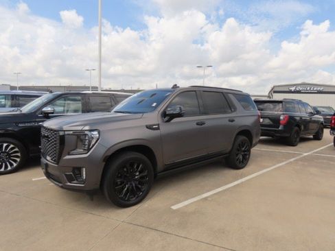Used 2024 GMC Yukon Denali w/ Advanced Technology Package RWD image 2