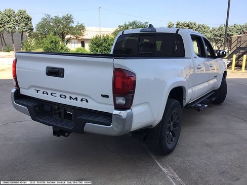 Used 2022 Toyota Tacoma SR5 RWD image 5