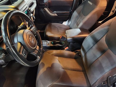 Used 2018 Jeep Wrangler Unlimited Sahara AWD/4WD image 29