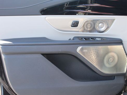 Used 2024 Lincoln Nautilus Reserve w/ Equipment Group 203A image 11