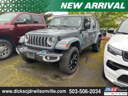Used 2024 Jeep Wrangler Unlimited Sahara AWD/4WD image 4