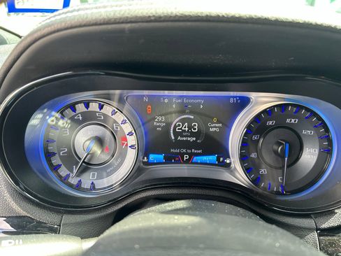 Used 2018 Chrysler 300 S w/ 300S Premium Group RWD image 10
