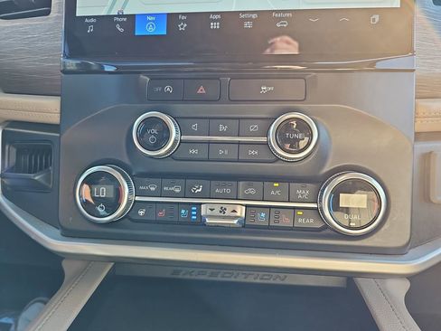 Used 2024 Ford Expedition Limited image 29