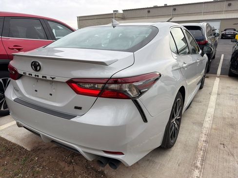 Used 2024 Toyota Camry SE image 3