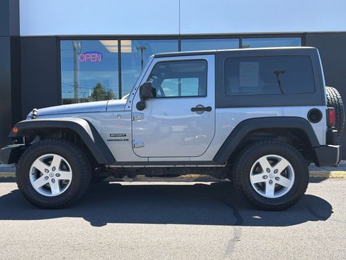 Used 2013 Jeep Wrangler Sport AWD/4WD image 8
