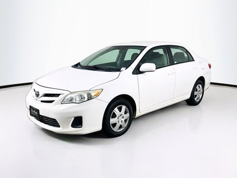 Used 2011 Toyota Corolla LE image 3