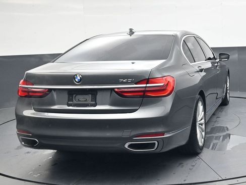 Used 2018 BMW 740i image 4