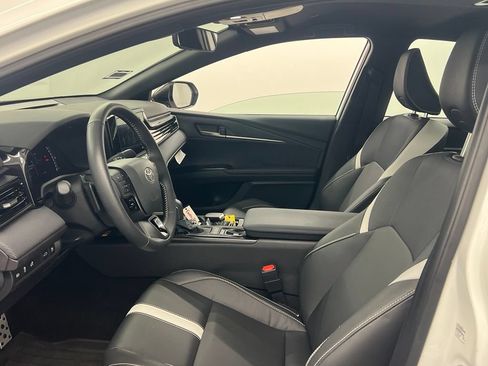 Used 2026 Toyota Camry Hybrid w/ Convenience Package FWD image 10