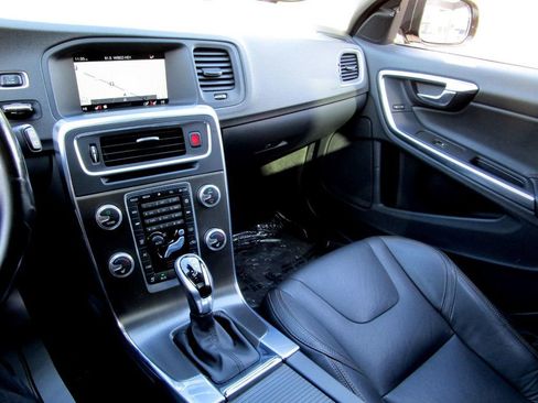 Used 2015 Volvo V60 T5 Cross Country w/ Convenience Package image 23