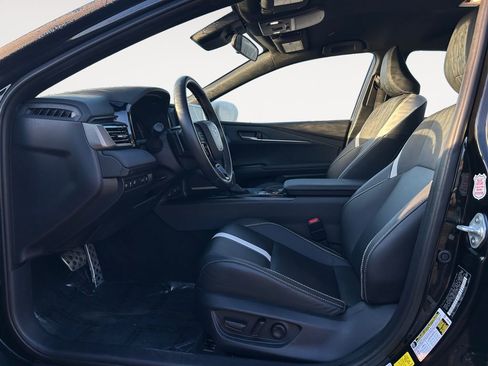 Used 2025 Toyota Camry SE image 15