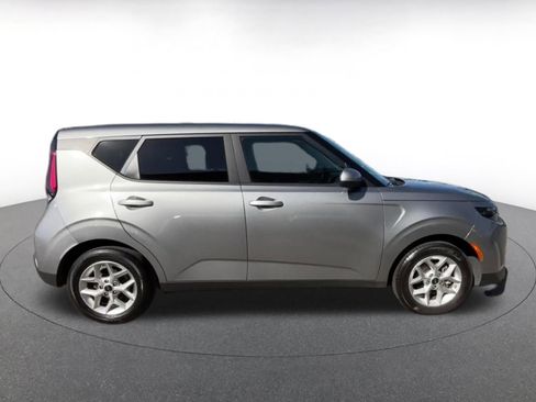 Used 2025 Kia Soul LX w/ LX Technology Package image 16