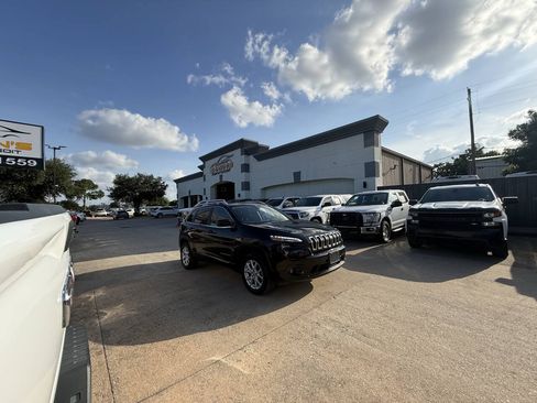Used 2014 Jeep Cherokee Latitude FWD image 42