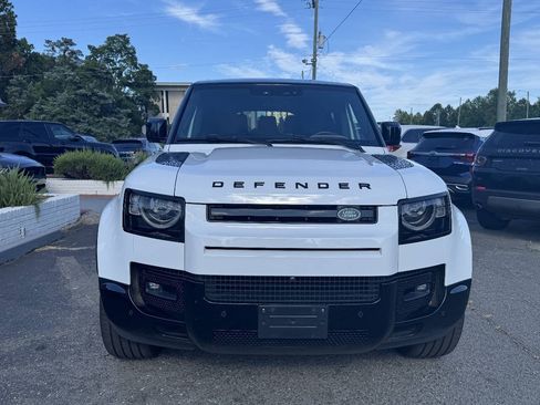 Used 2024 Land Rover Defender 130 X-Dynamic SE AWD/4WD image 17