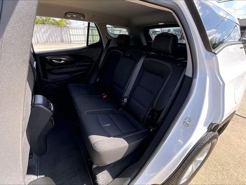 Used 2024 GMC Terrain SLE FWD image 19