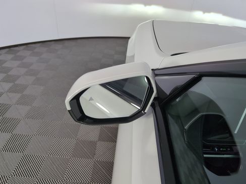 Used 2025 BMW 740i w/ Premium Package image 21