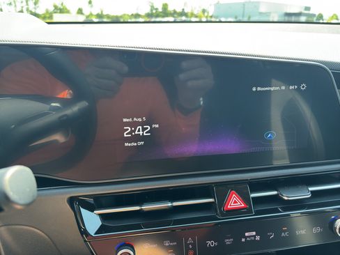 Certified 2025 Kia Niro EX Touring FWD image 33