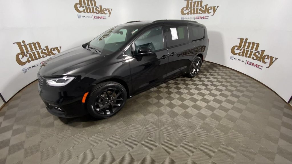 Used 2024 Chrysler Pacifica Limited w/ S Appearance Package AWD/4WD image 4