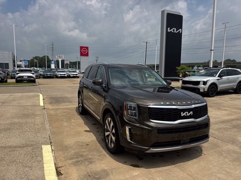 Used 2022 Kia Telluride EX w/ EX Premium Package FWD image 9