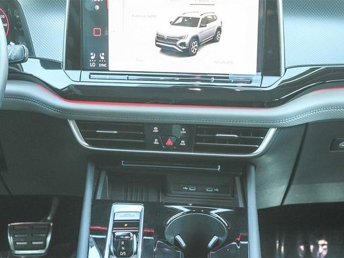 Used 2025 Volkswagen Atlas Peak Edition SE image 13