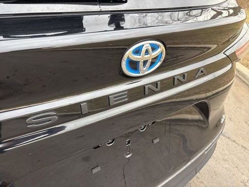 Used 2025 Toyota Sienna LE FWD image 43