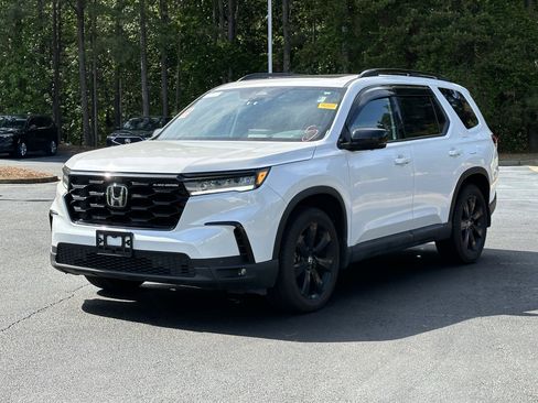 Used 2025 Honda Pilot Black Edition image 5