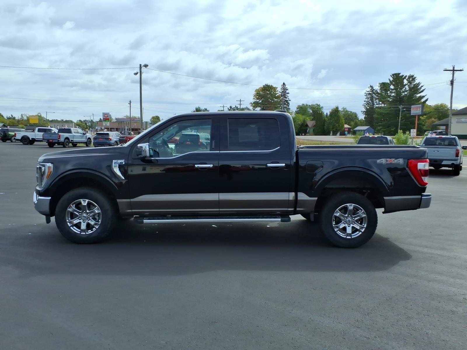Used 2022 Ford F150 Lariat w/ Equipment Group 502A High AWD/4WD image 3