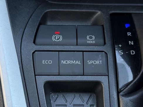 Used 2021 Toyota RAV4 XLE FWD image 20
