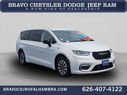 Used 2024 Chrysler Pacifica Limited