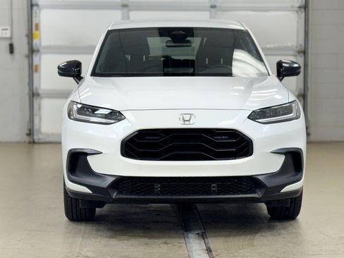Used 2025 Honda HR-V Sport image 2
