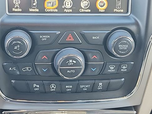 Used 2017 Jeep Grand Cherokee Limited w/ Luxury Group II image 9