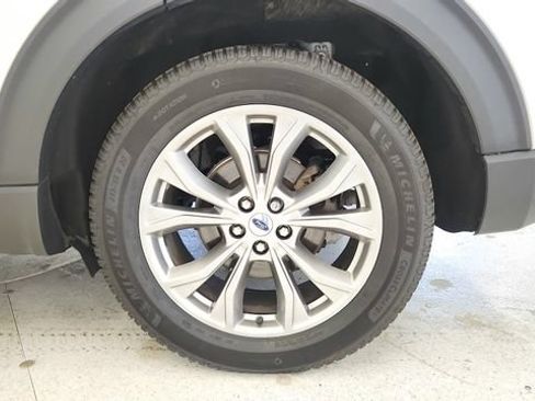 Used 2023 Ford Explorer XLT w/ Equipment Group 202A AWD/4WD image 9