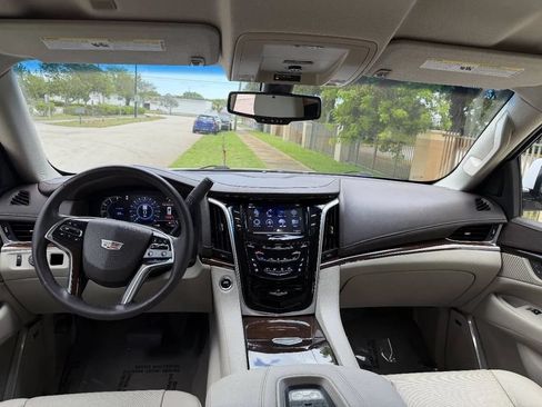 Used 2017 Cadillac Escalade 2WD image 8