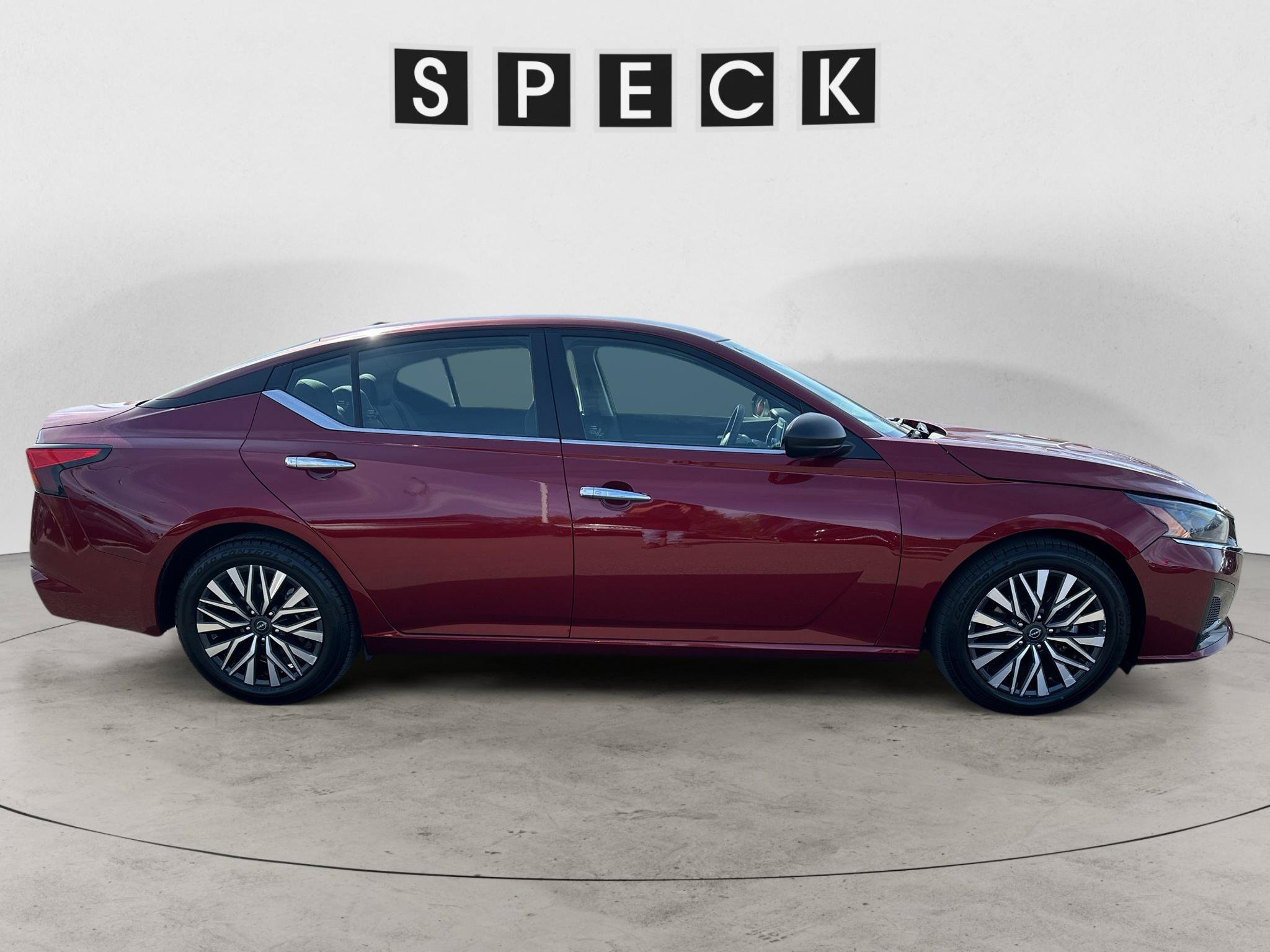 Used 2024 Nissan Altima 2.5 SV FWD image 6