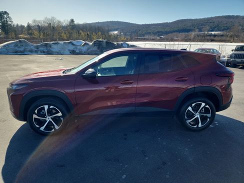 Used 2024 Chevrolet Trax RS w/ Driver Confidence Package image 5